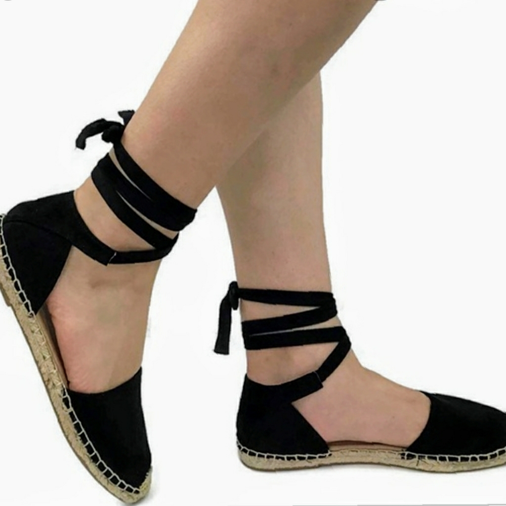 Soda tie up shoes NWB